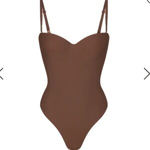 COPY - SKIMS BODY
UNDERWIRE THONG BODYSUIT
